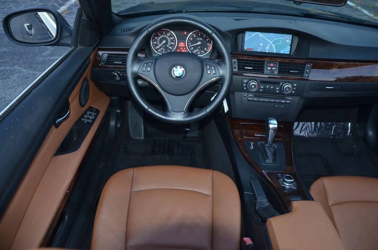 Used 2013 BMW 328i Convertible image 10