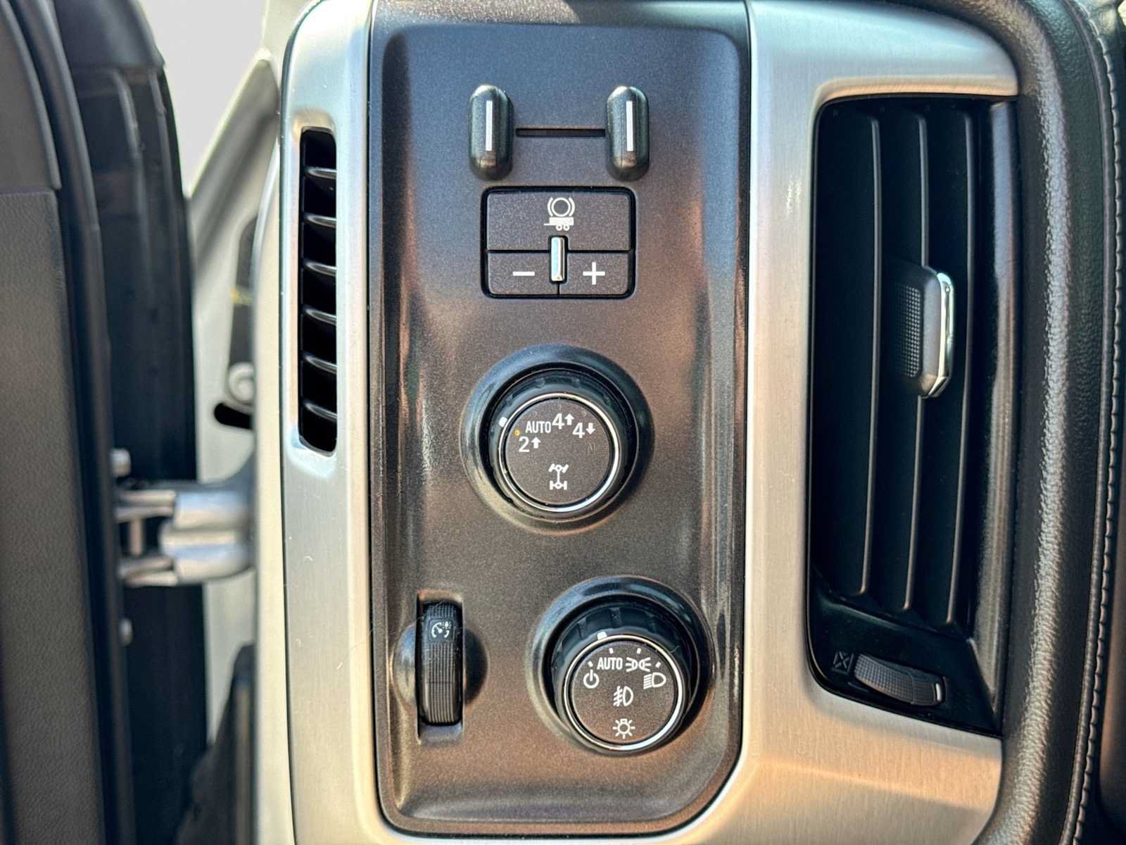 Used 2018 GMC Sierra 1500 SLE w/ SLE Value Package AWD/4WD image 26