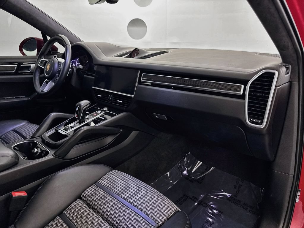 Used 2022 Porsche Cayenne GTS AWD/4WD image 29