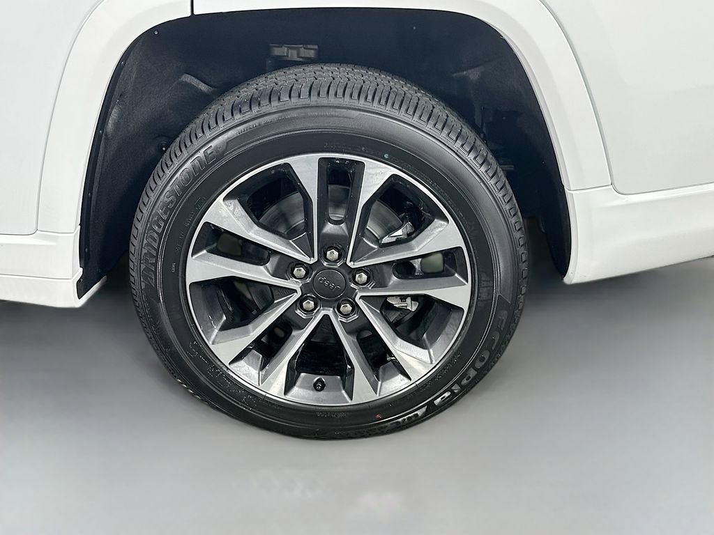 New 2025 Jeep Grand Cherokee L Overland w/ Advanced Protech Group III AWD/4WD image 17