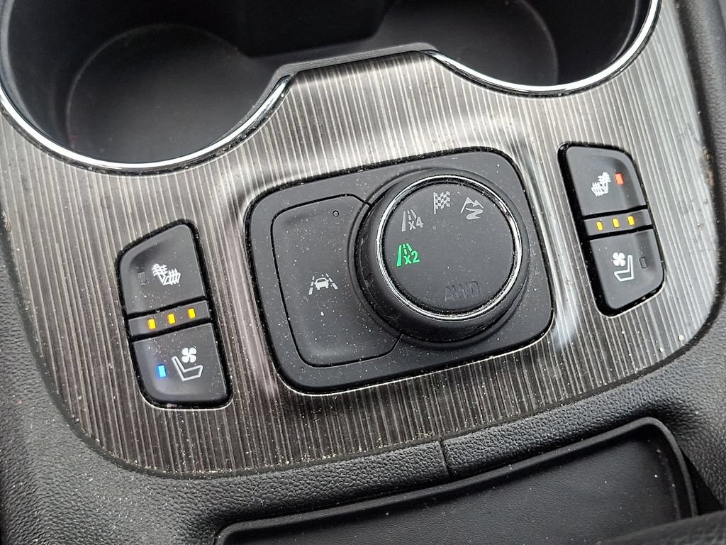 Used 2022 GMC Acadia SLT w/ Technology Package AWD/4WD image 24