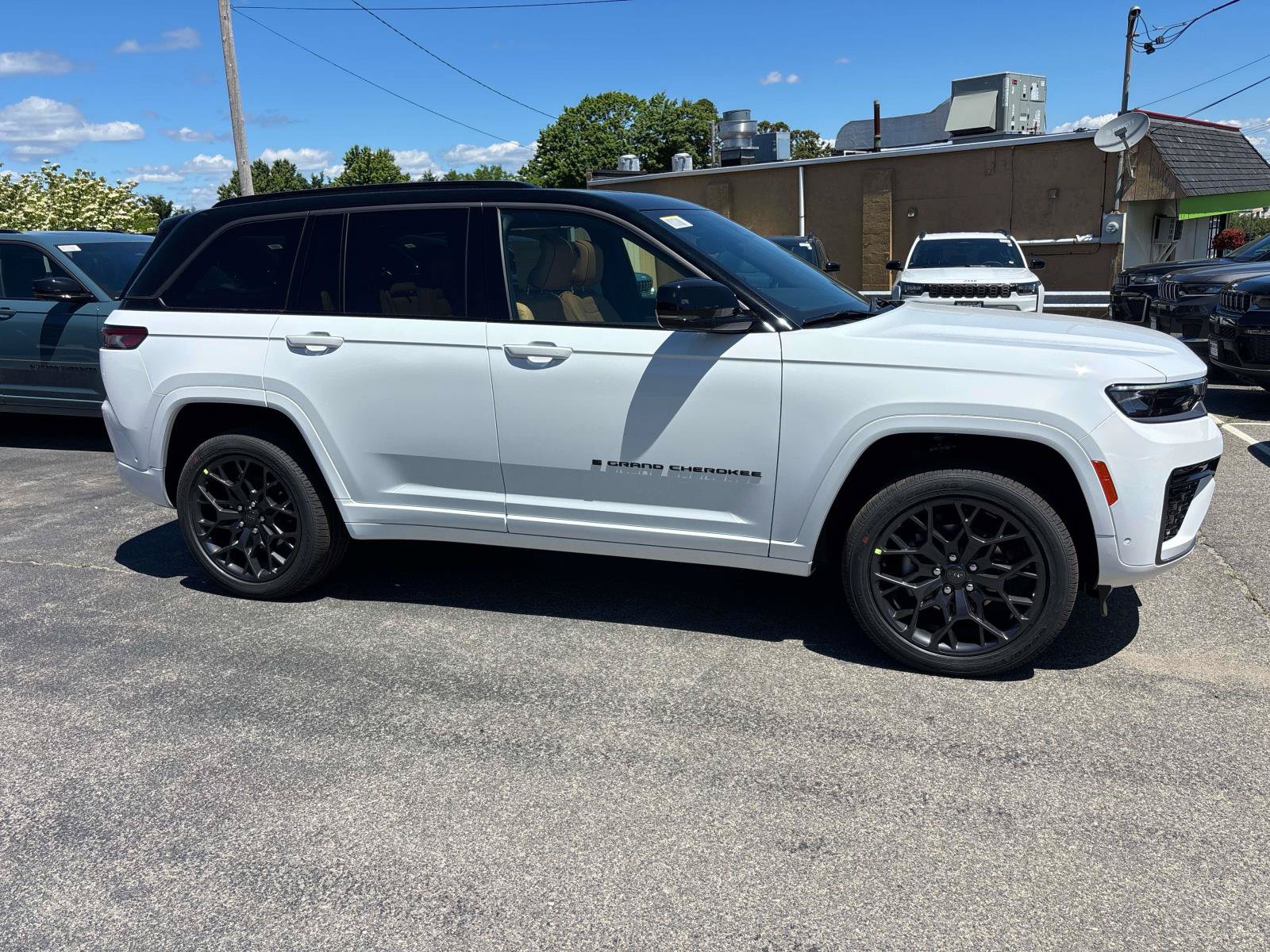 New 2026 Jeep Grand Cherokee Summit w/ Obsidian Package AWD/4WD image 2