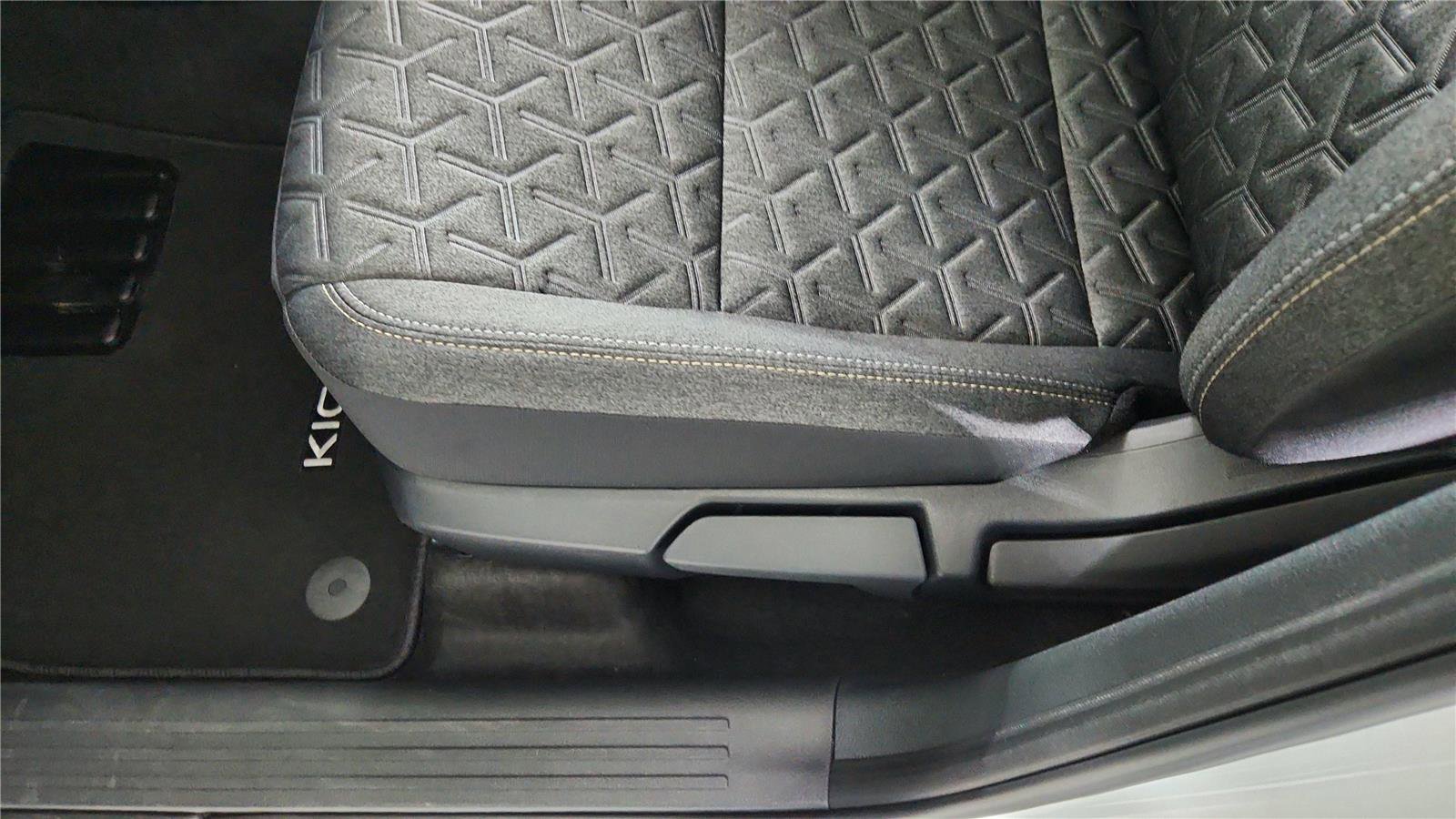 New 2026 Nissan Kicks SV w/ Cold Weather Package image 17