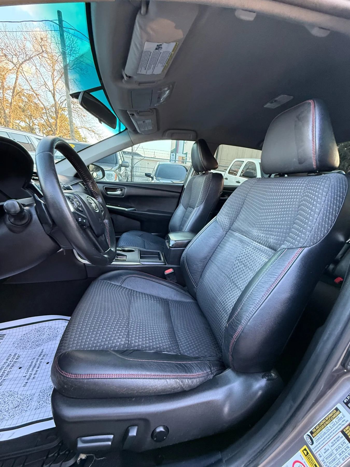 Used 2015 Toyota Camry SE FWD image 15