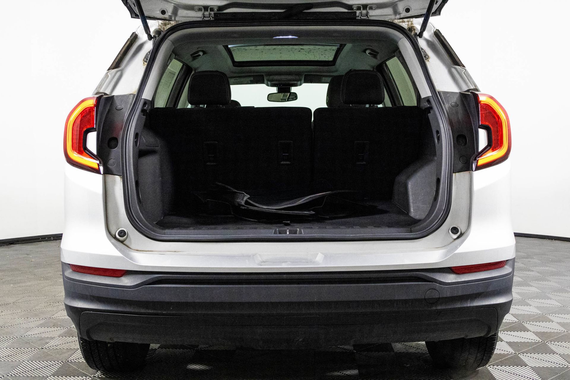 Used 2022 GMC Terrain SLE w/ Driver Convenience Package image 36