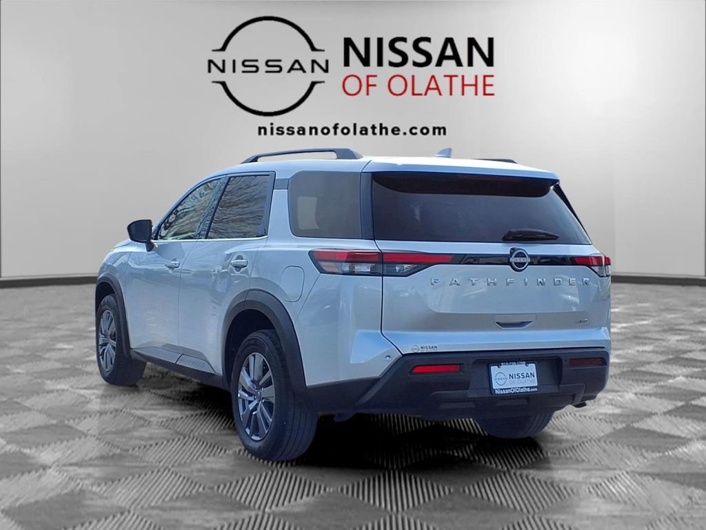Certified 2025 Nissan Pathfinder SV image 3