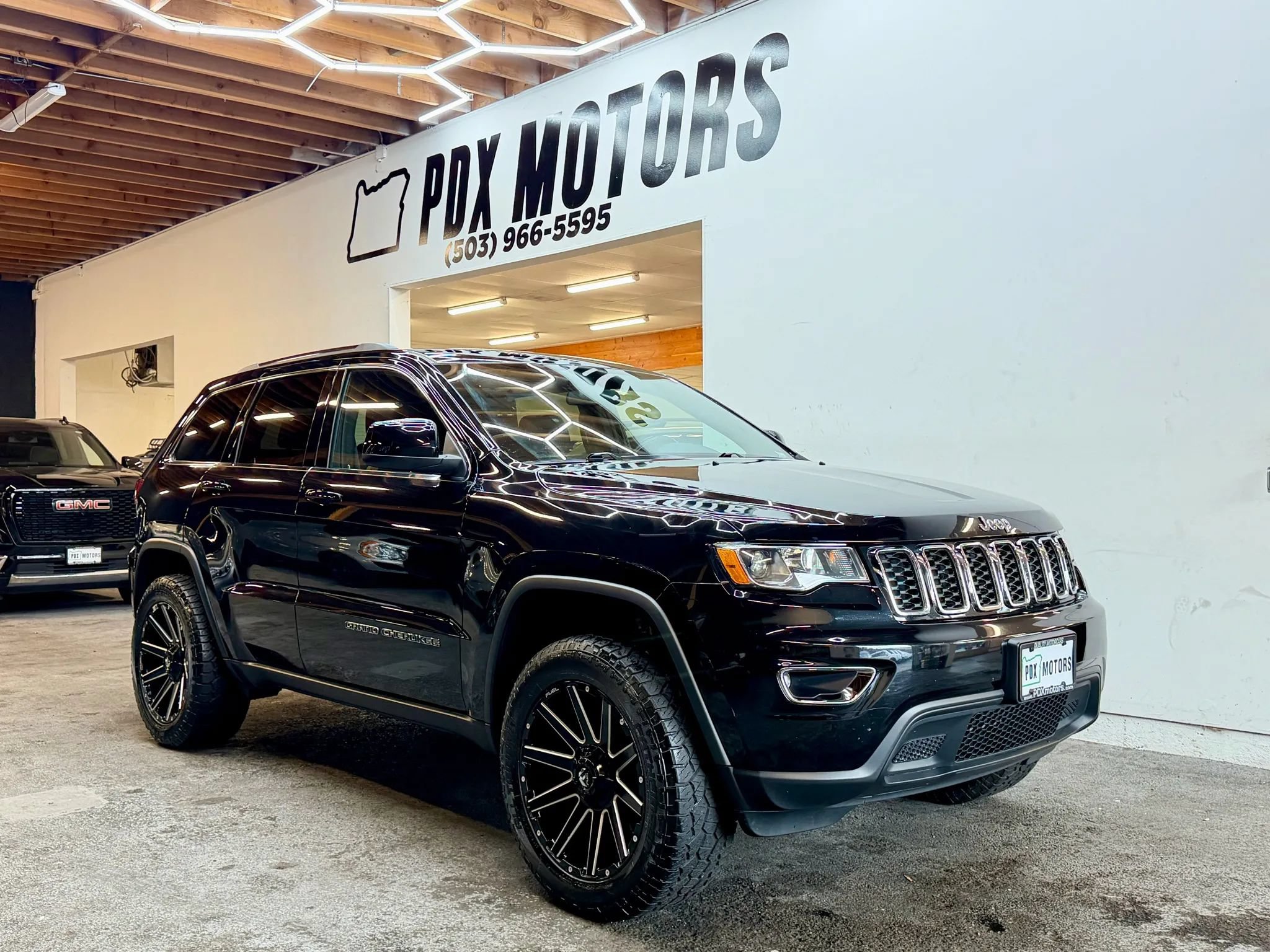 Used 2021 Jeep Grand Cherokee Laredo AWD/4WD image 1