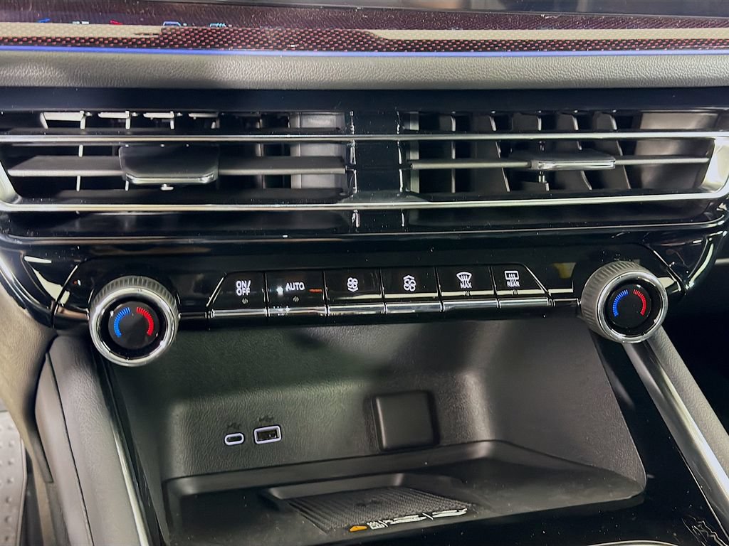 New 2026 Chevrolet Traverse RS w/ LPO, Floor Liner Package AWD/4WD image 15