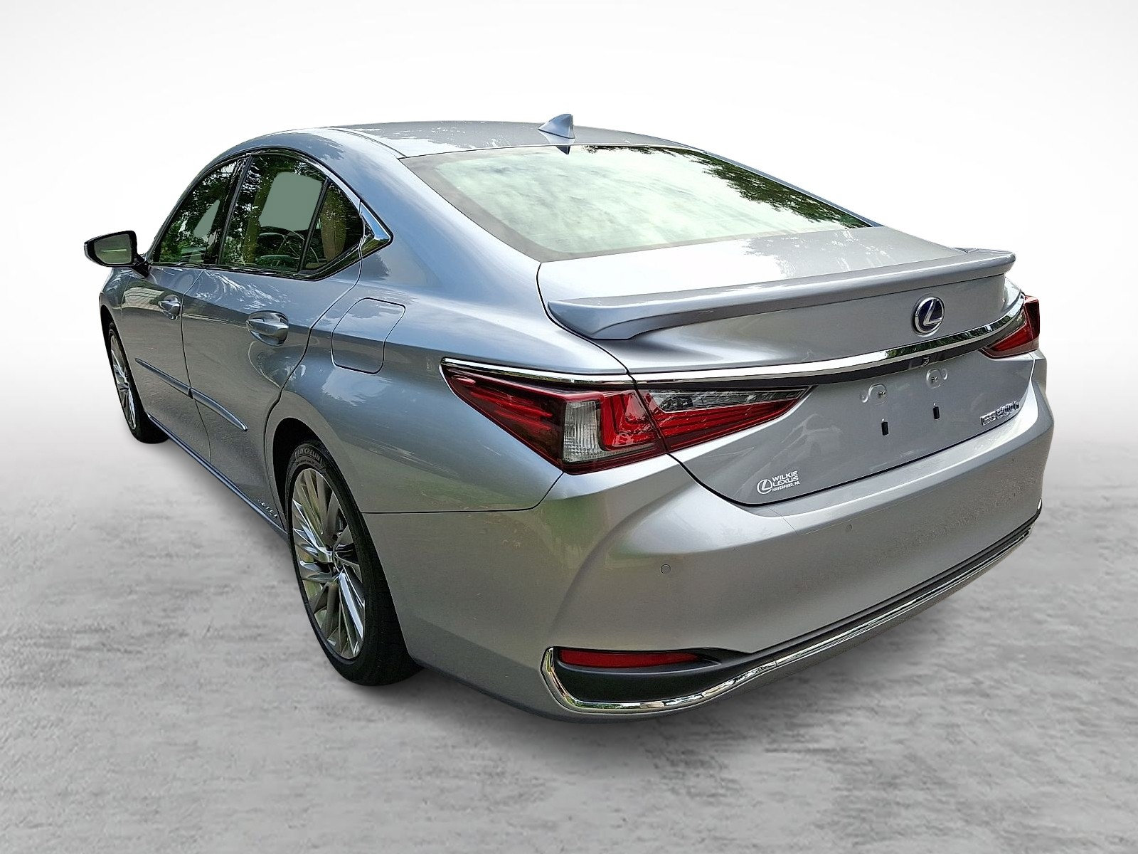 Certified 2022 Lexus ES 300h w/ Accessory Package 2 FWD image 4