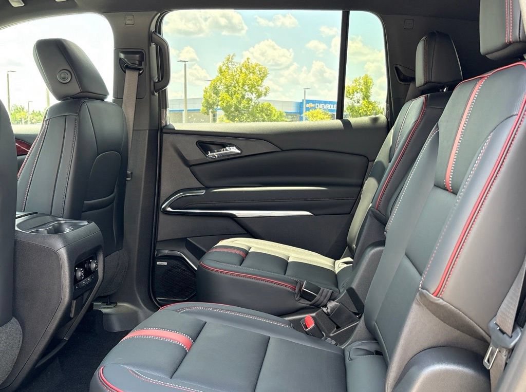 Used 2027 Chevrolet Traverse RS FWD image 17