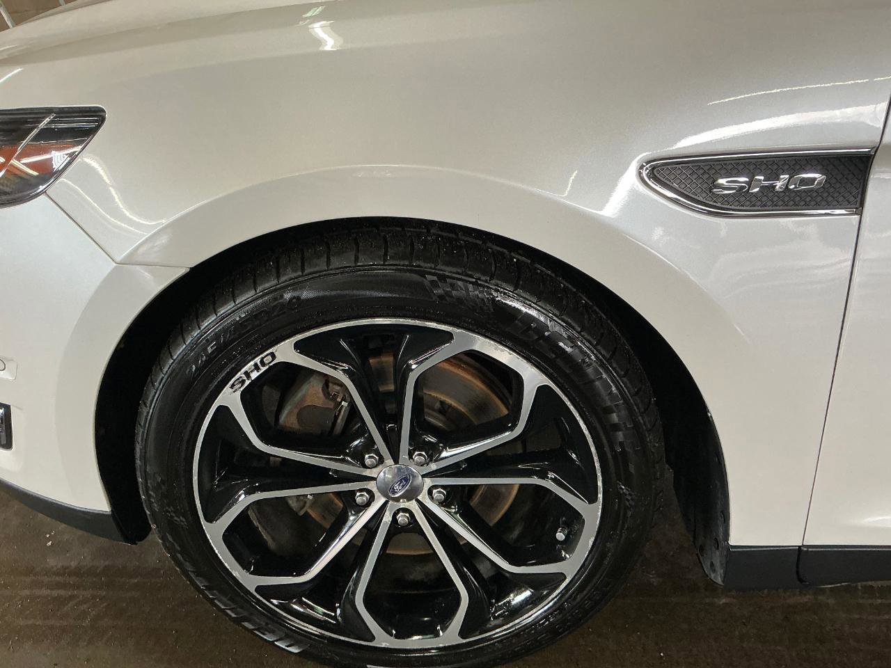 Used 2013 Ford Taurus SHO image 26