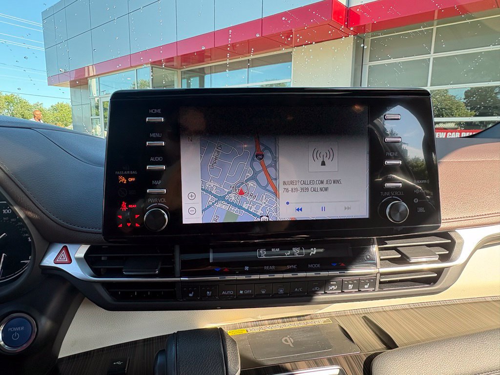 Used 2023 Toyota Sienna Platinum AWD/4WD image 19