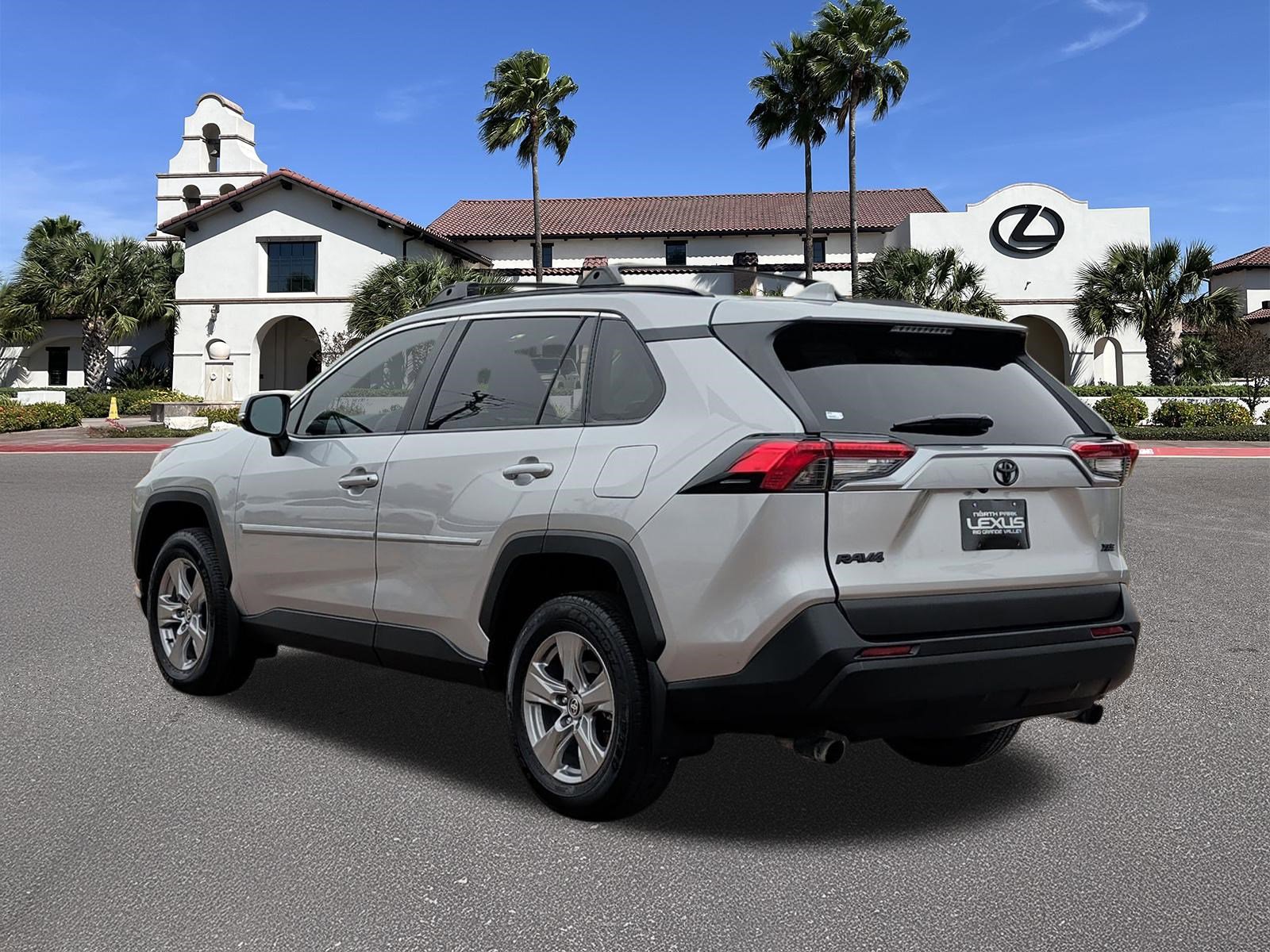 Used 2024 Toyota RAV4 XLE FWD image 4