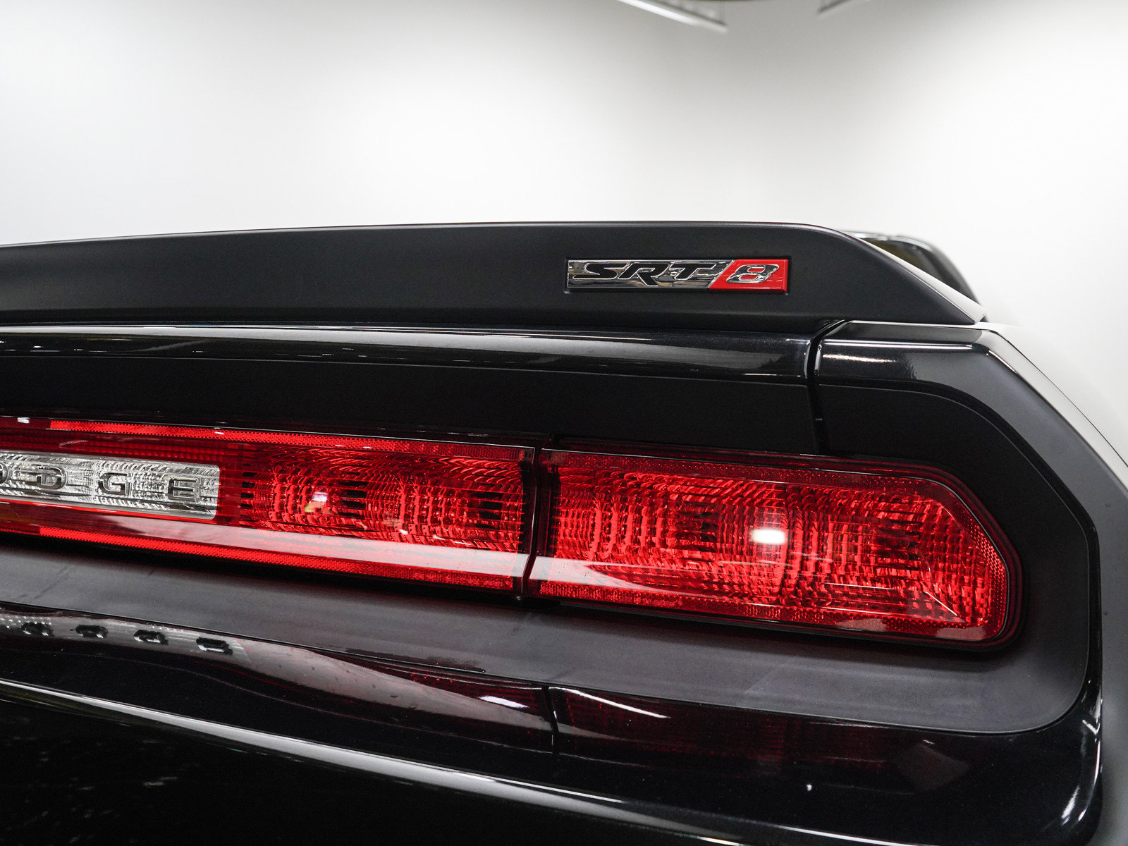 Used 2008 Dodge Challenger SRT8 RWD image 13
