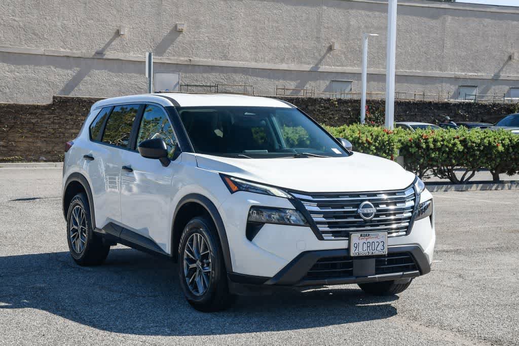 Used 2024 Nissan Rogue S image 3