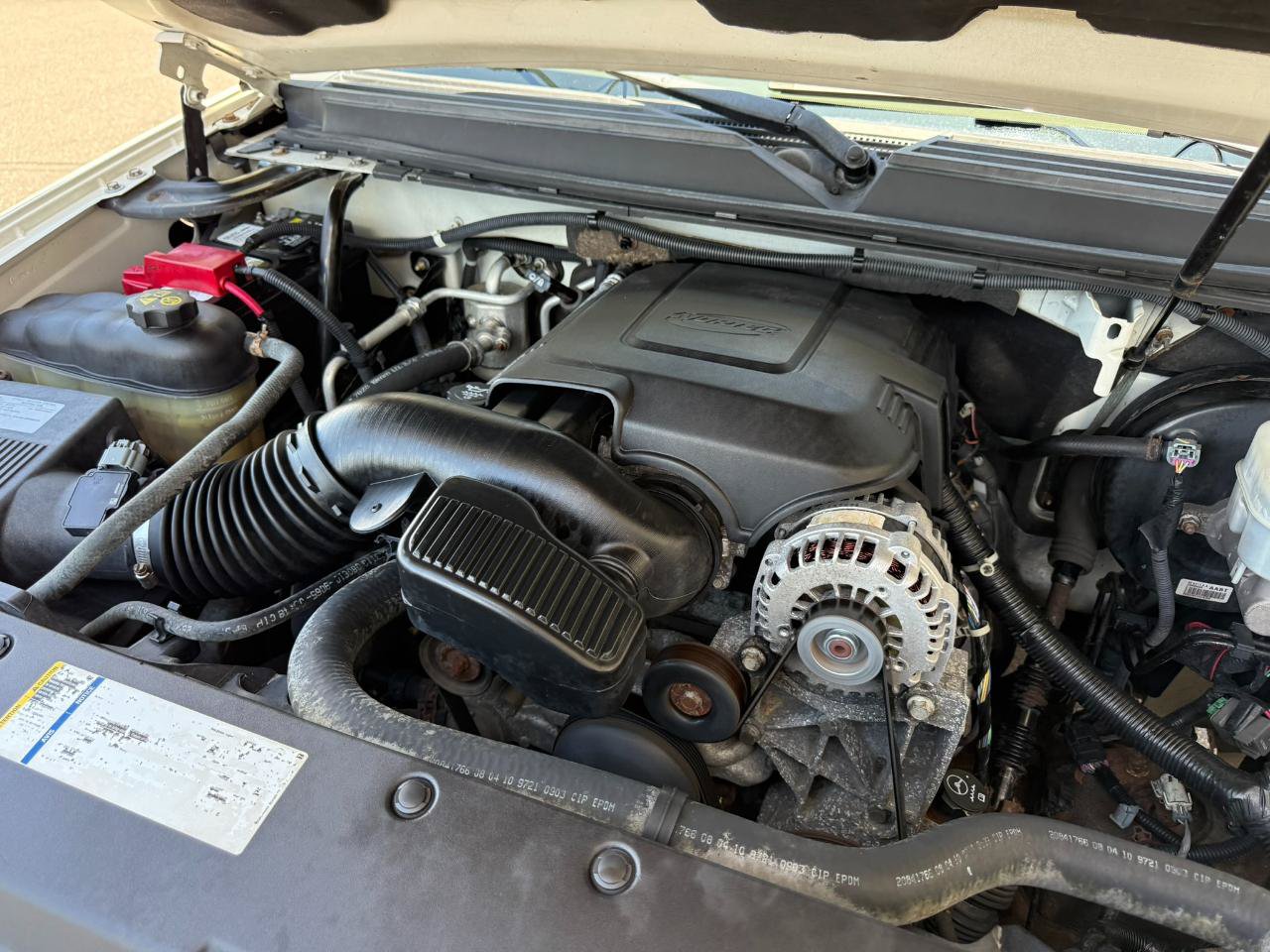 Used 2011 Cadillac Escalade Premium AWD/4WD image 21