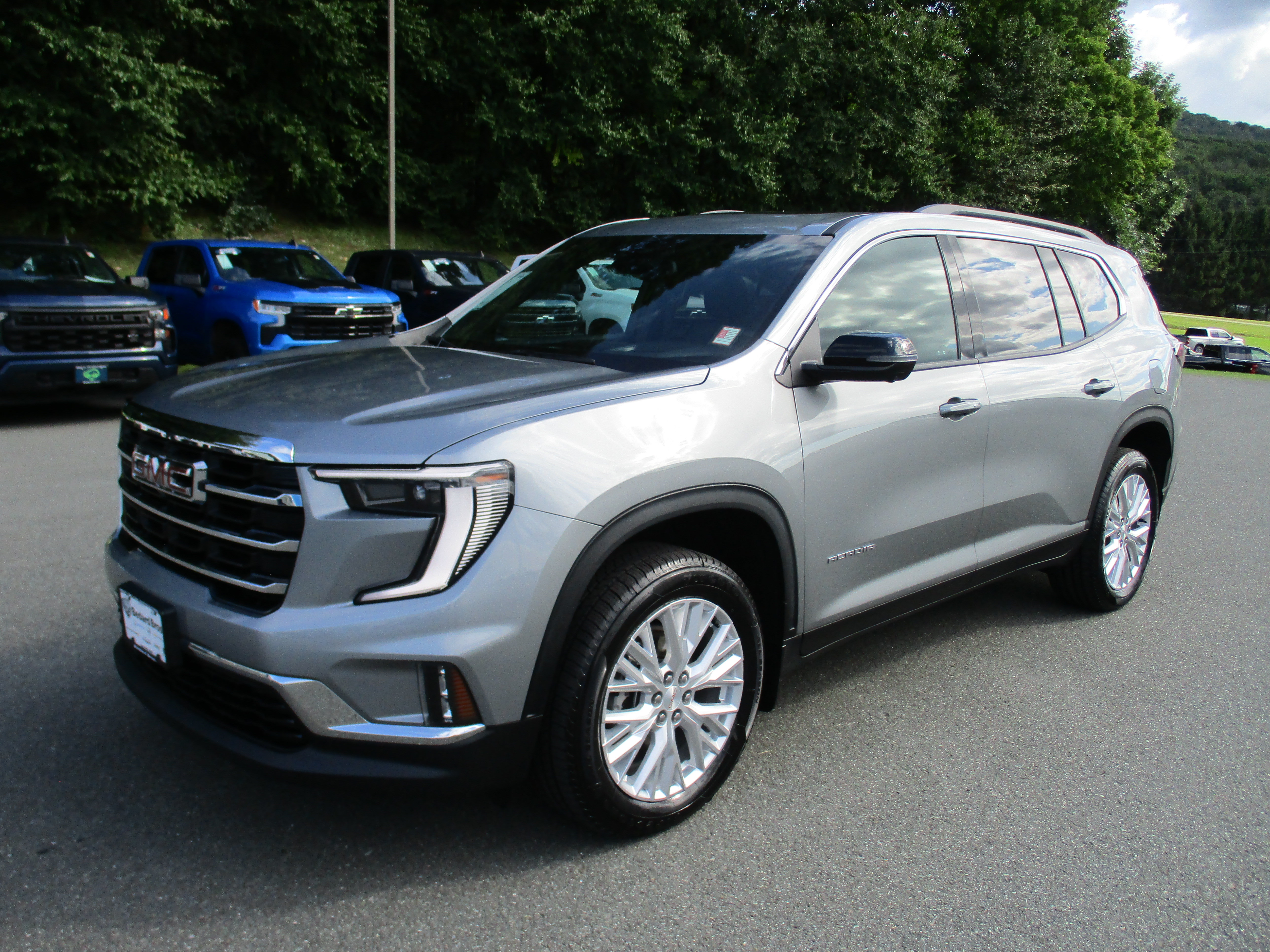 Used 2025 GMC Acadia Elevation w/ Elevation Premium Package AWD/4WD video 1