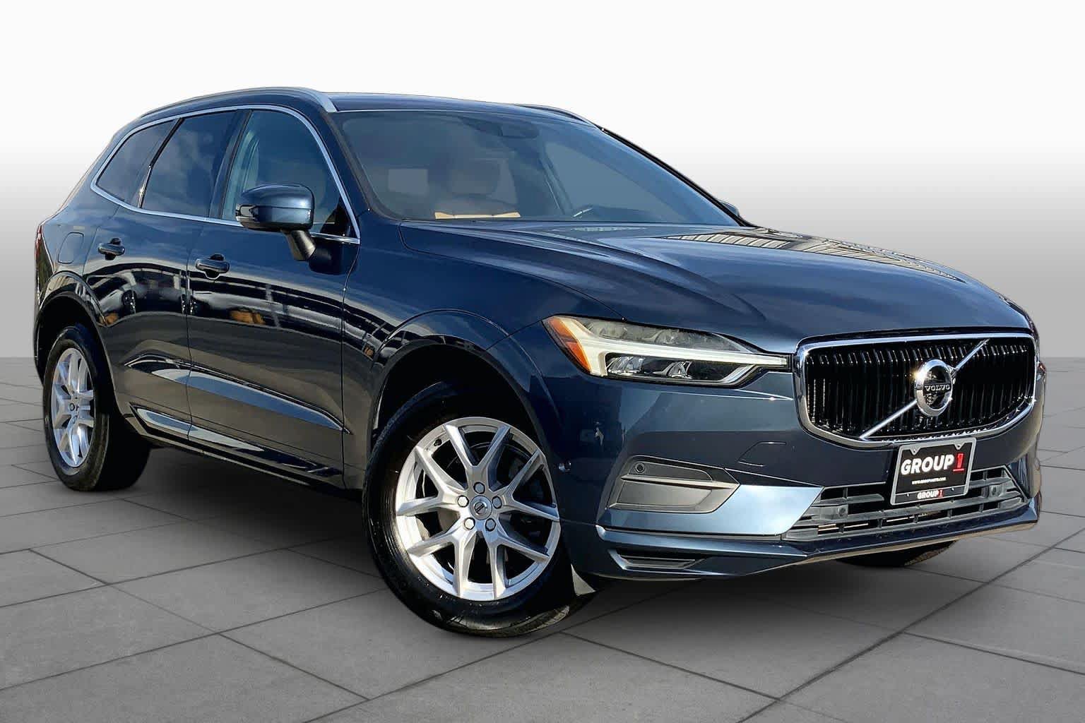 Used 2018 Volvo XC60 T5 Momentum w/ Vision Package AWD/4WD image 3
