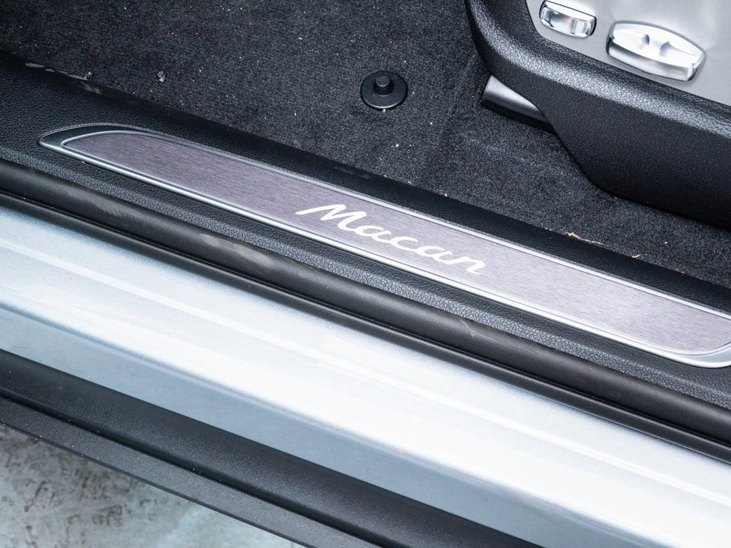 Used 2025 Porsche Macan image 21