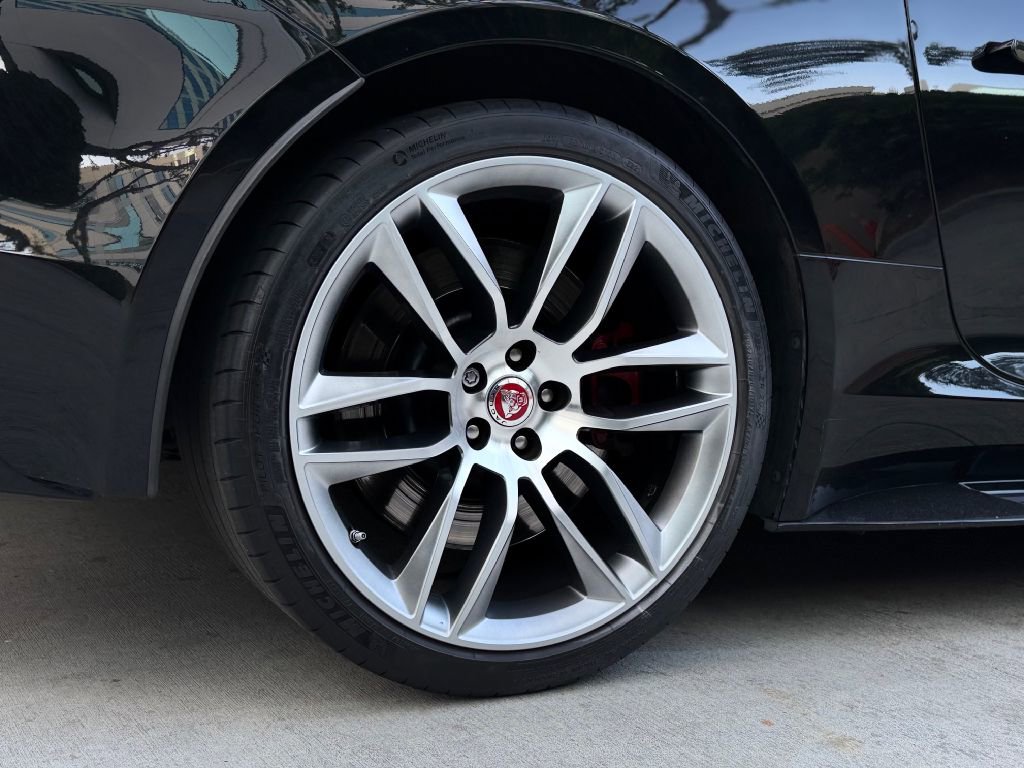 Used 2016 Jaguar F-TYPE R image 40