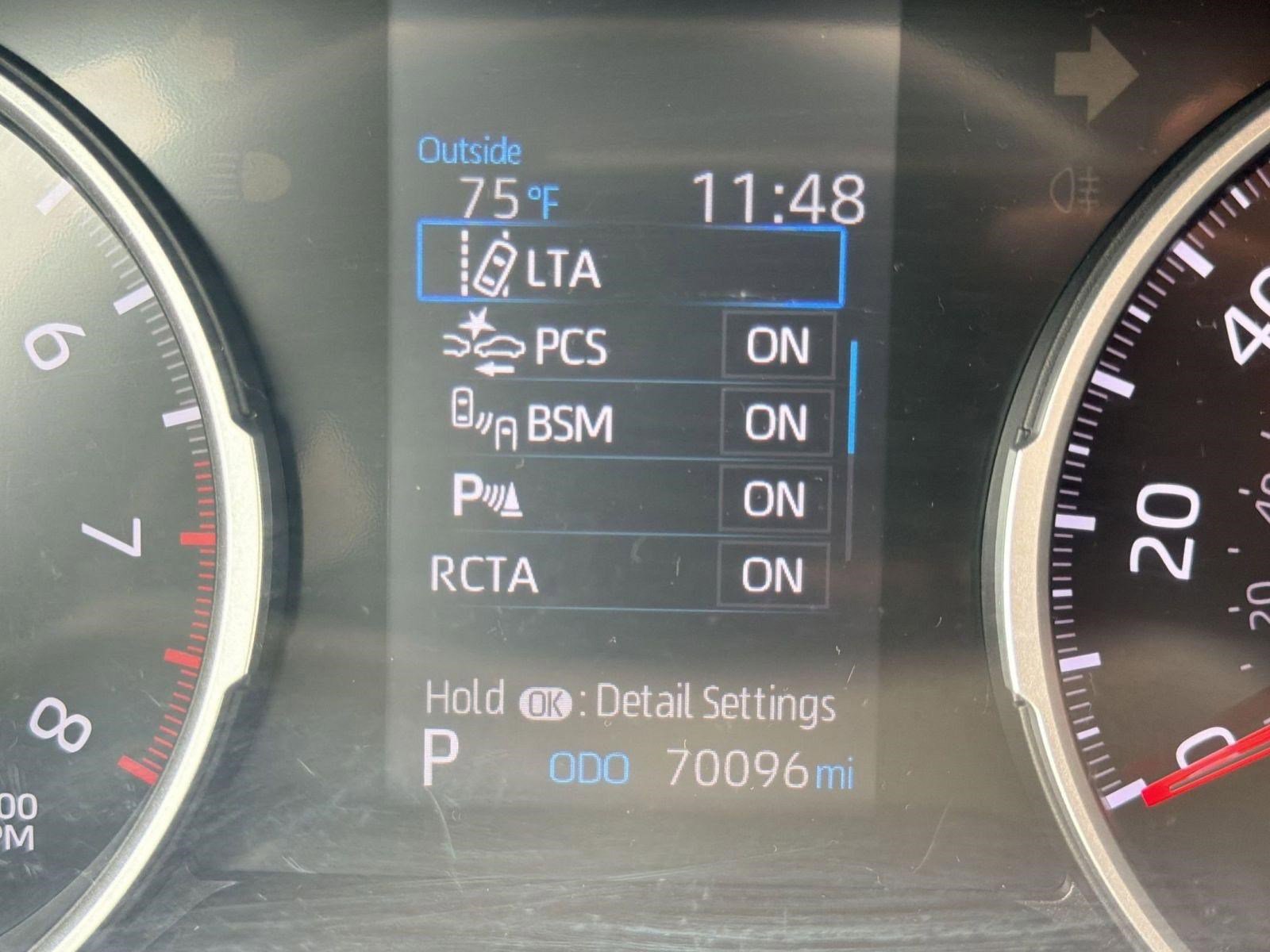 Used 2020 Toyota RAV4 XLE Premium image 18