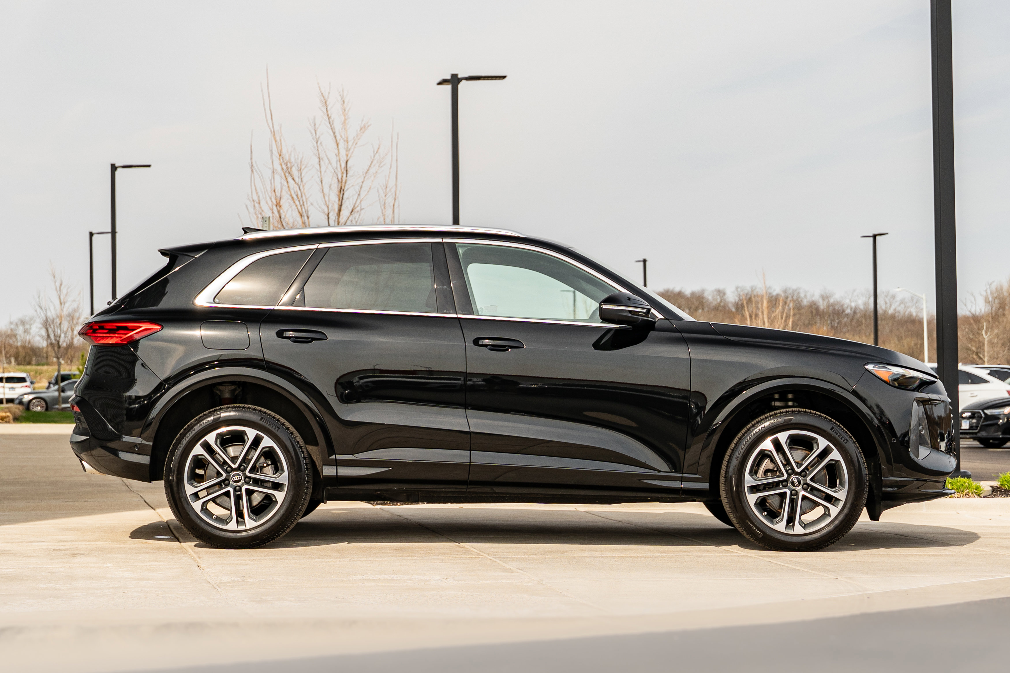 Certified 2025 Audi Q5 Premium w/ Convenience Package image 3