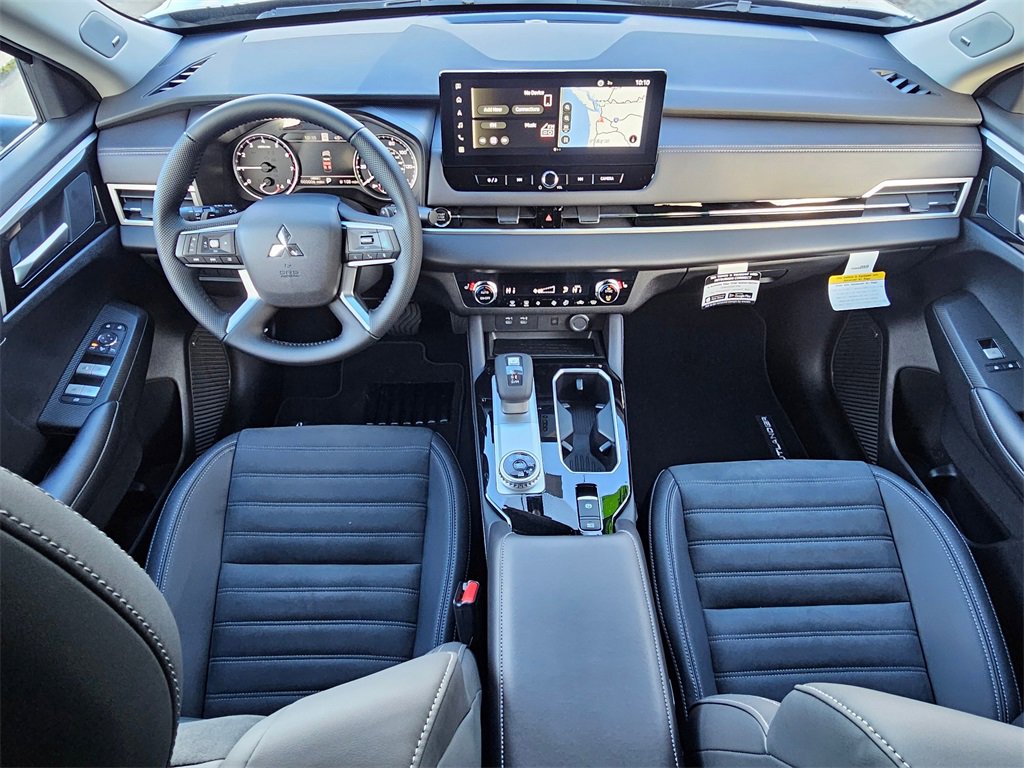 New 2025 Mitsubishi Outlander SE image 14