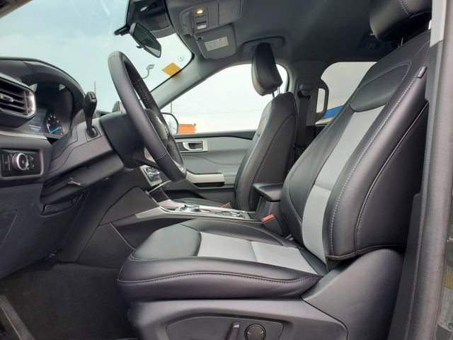 Used 2023 Ford Explorer XLT w/ Equipment Group 202A AWD/4WD image 5