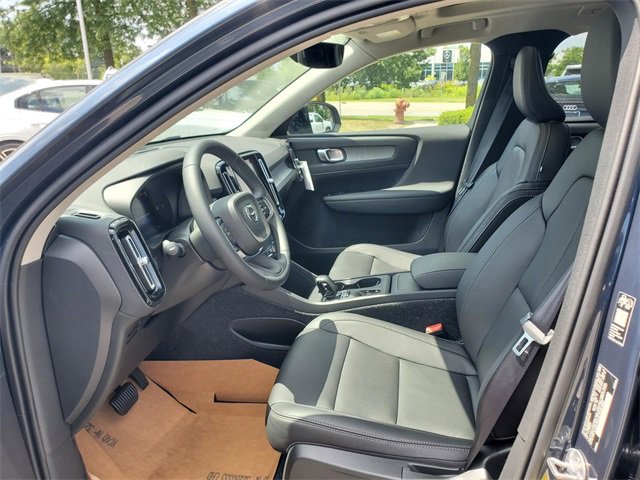 New 2026 Volvo XC40 B5 Core w/ Protection Package Premier image 13