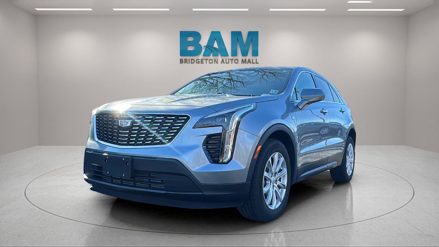 Used 2023 Cadillac XT4 Luxury w/ Cold Weather Package image 3