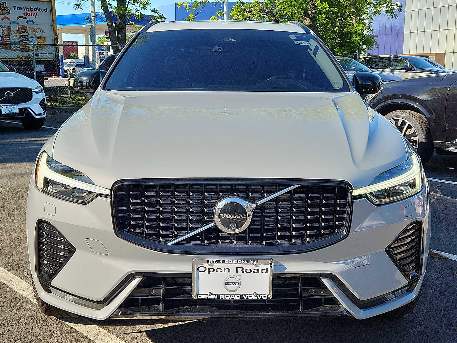 Certified 2024 Volvo XC60 B5 Ultimate w/ Protection Package Premier AWD/4WD image 2