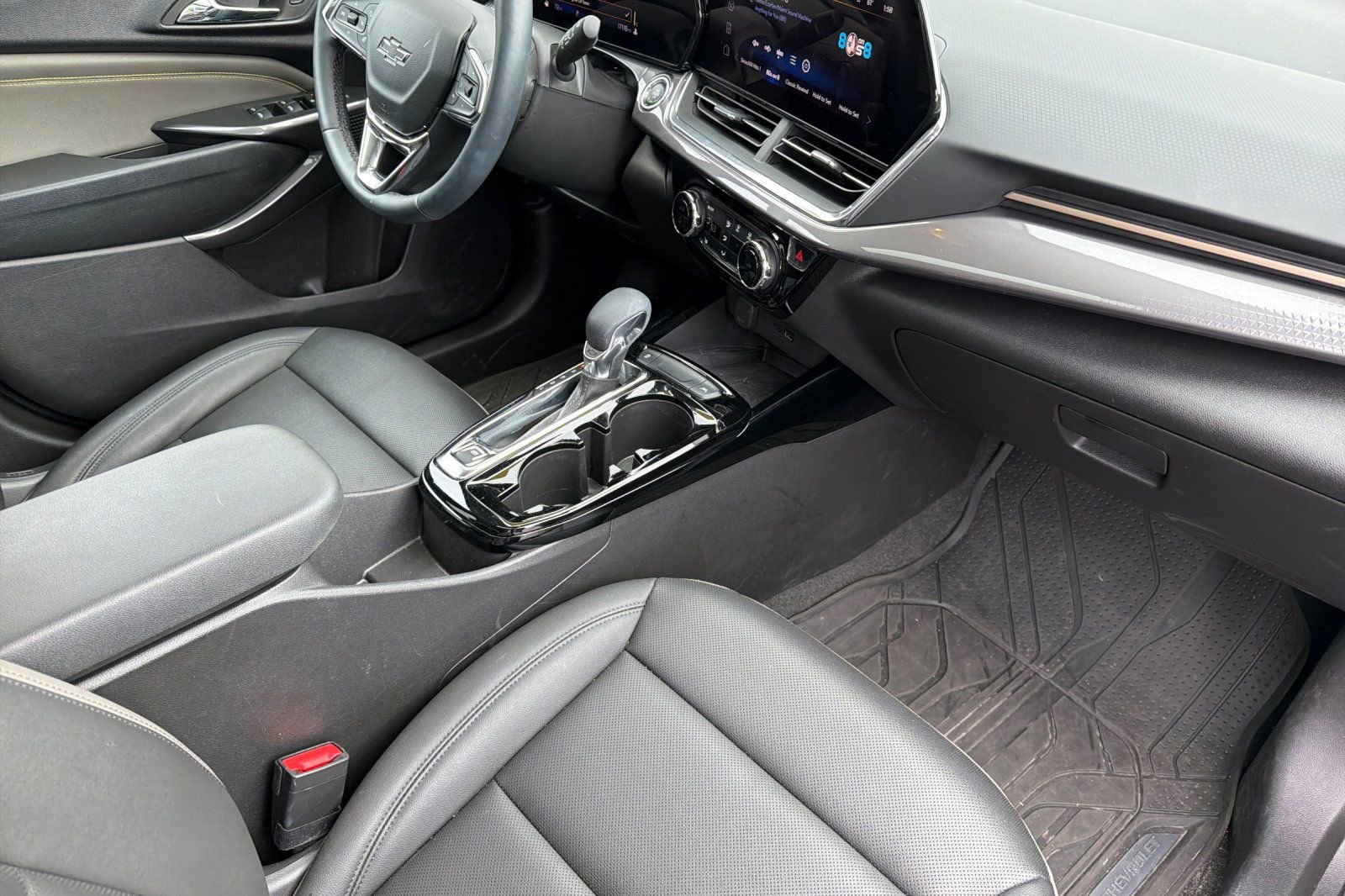 Used 2025 Chevrolet Trax ACTIV w/ Sunroof Package FWD image 19