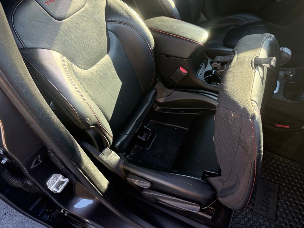 Used 2016 Jeep Cherokee Trailhawk w/ Comfort/Convenience Group image 59