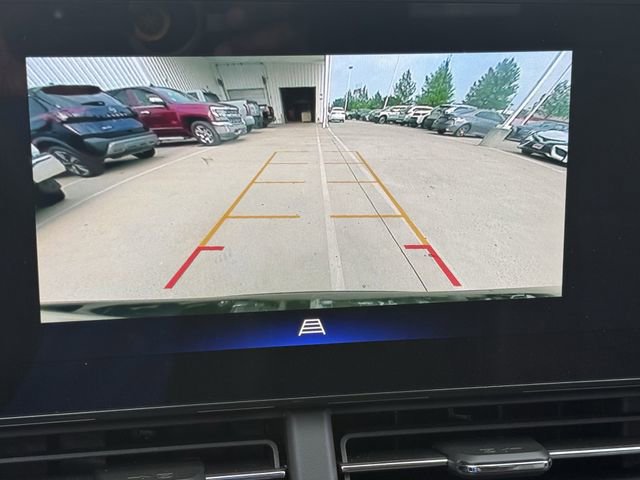 Used 2024 Chevrolet Trax LT w/ Sunroof Package FWD image 18