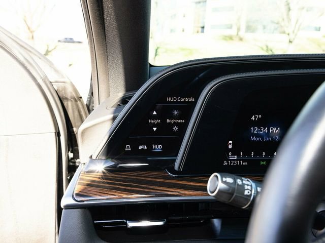 Used 2023 Cadillac Escalade ESV Premium Luxury image 35