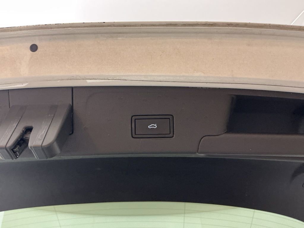 Used 2023 Volkswagen Atlas Cross Sport SE image 30