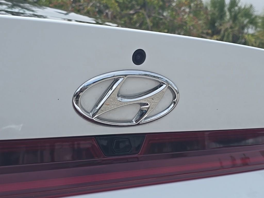 Used 2022 Hyundai Elantra Blue image 10