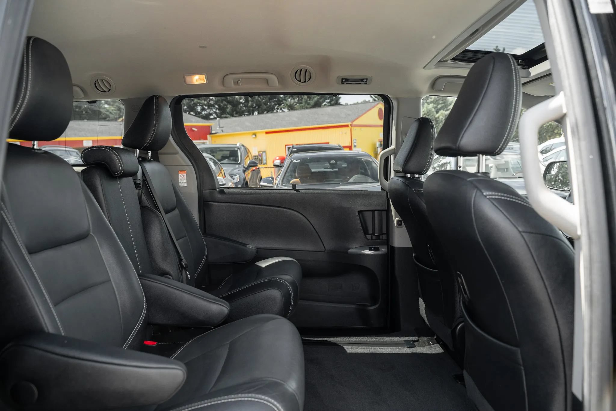 Used 2015 Toyota Sienna SE FWD image 14