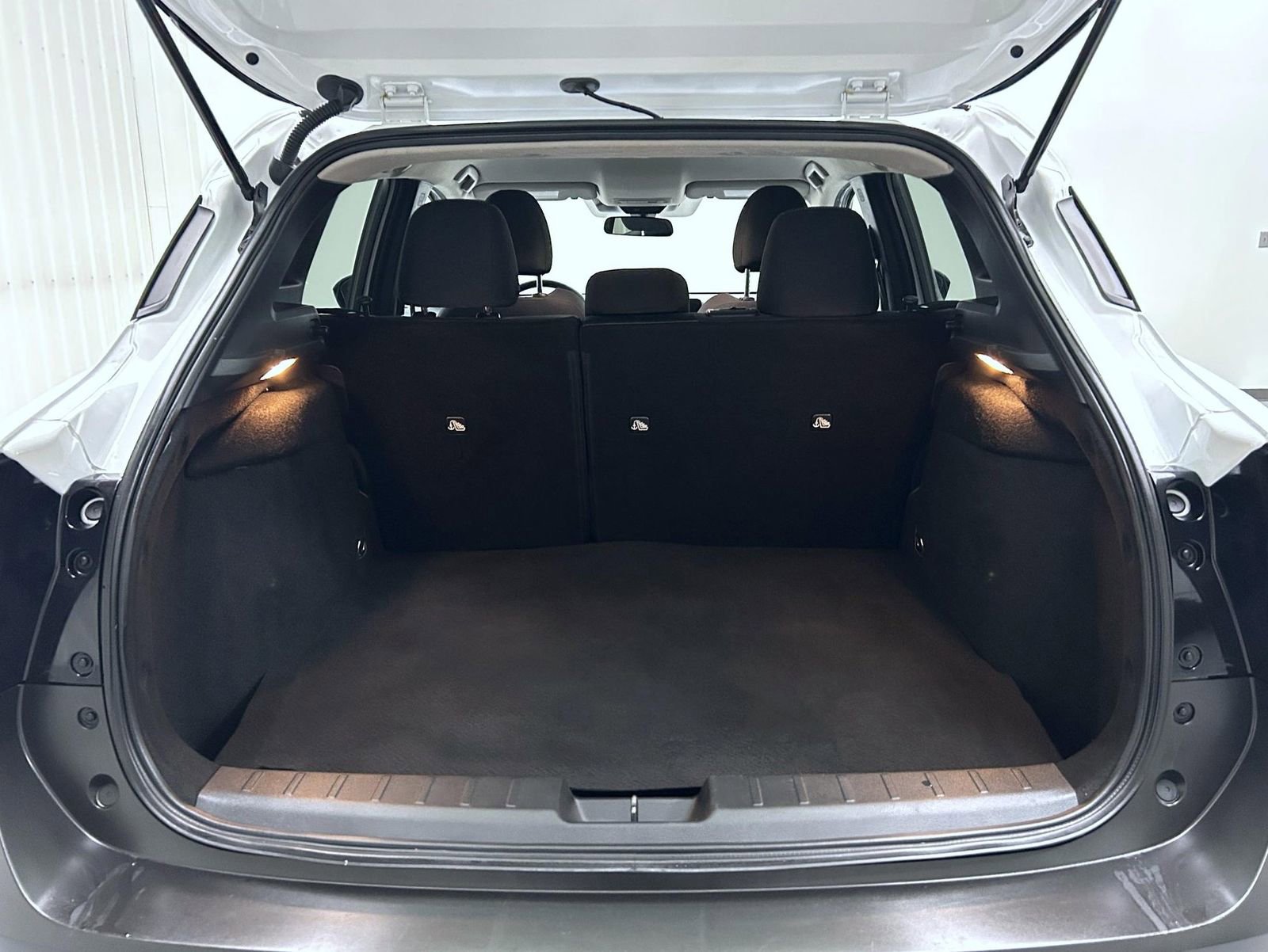 Used 2025 Nissan Kicks SV image 21