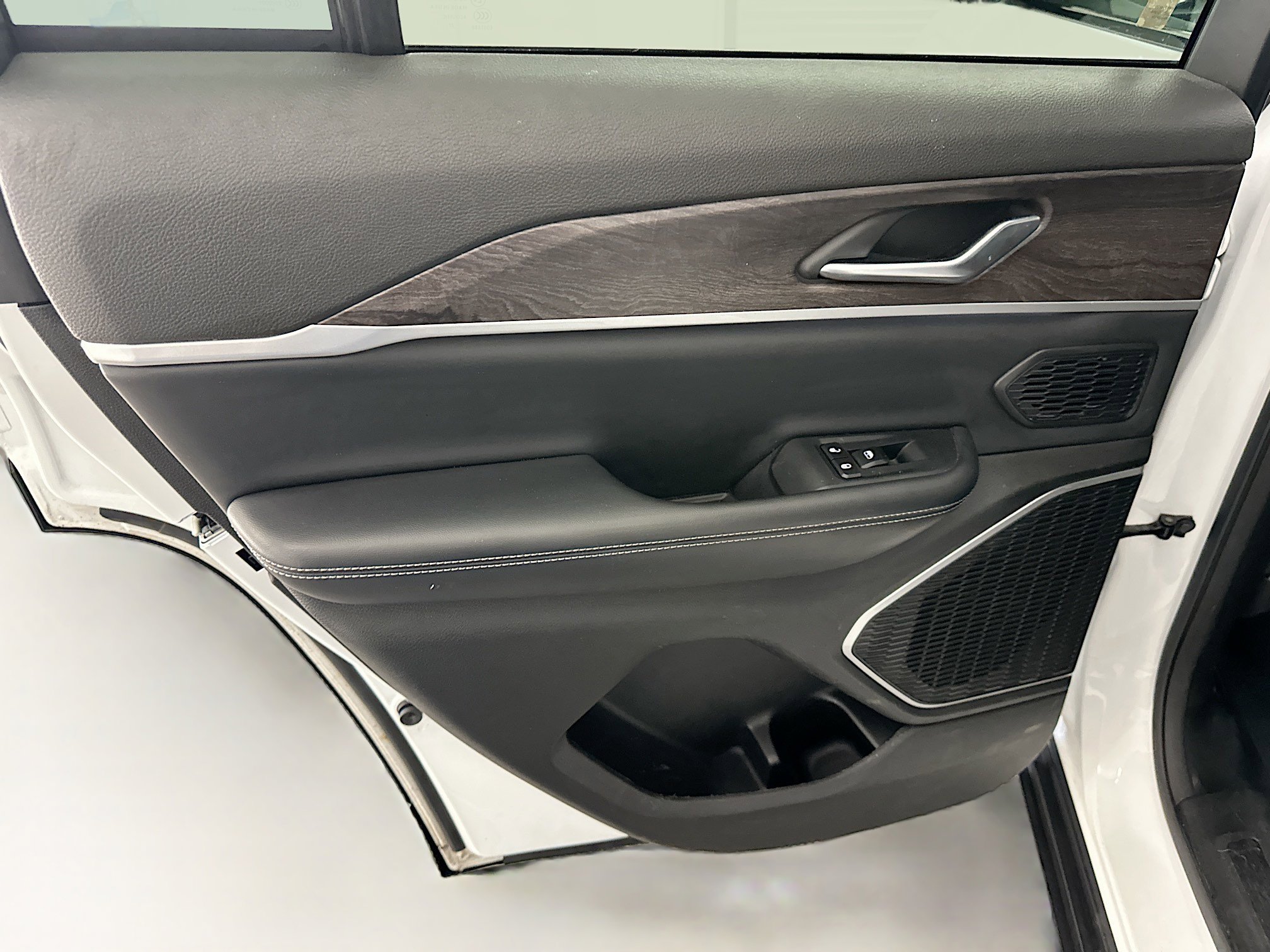 Used 2023 Jeep Grand Cherokee 4WD 4xe image 28