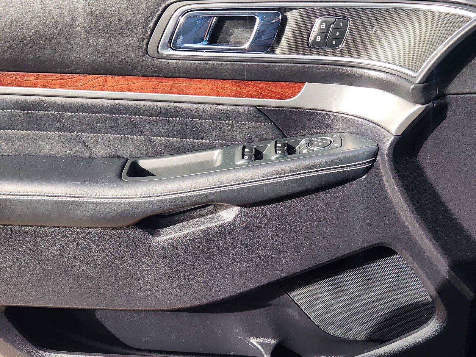 Used 2018 Ford Explorer Platinum AWD/4WD image 16