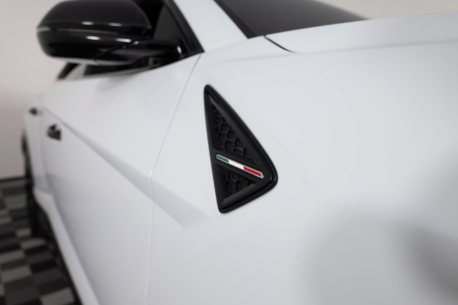 Used 2021 Lamborghini Urus AWD/4WD image 23