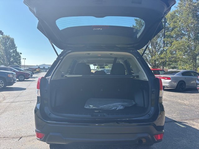 Used 2023 Subaru Forester Premium image 5