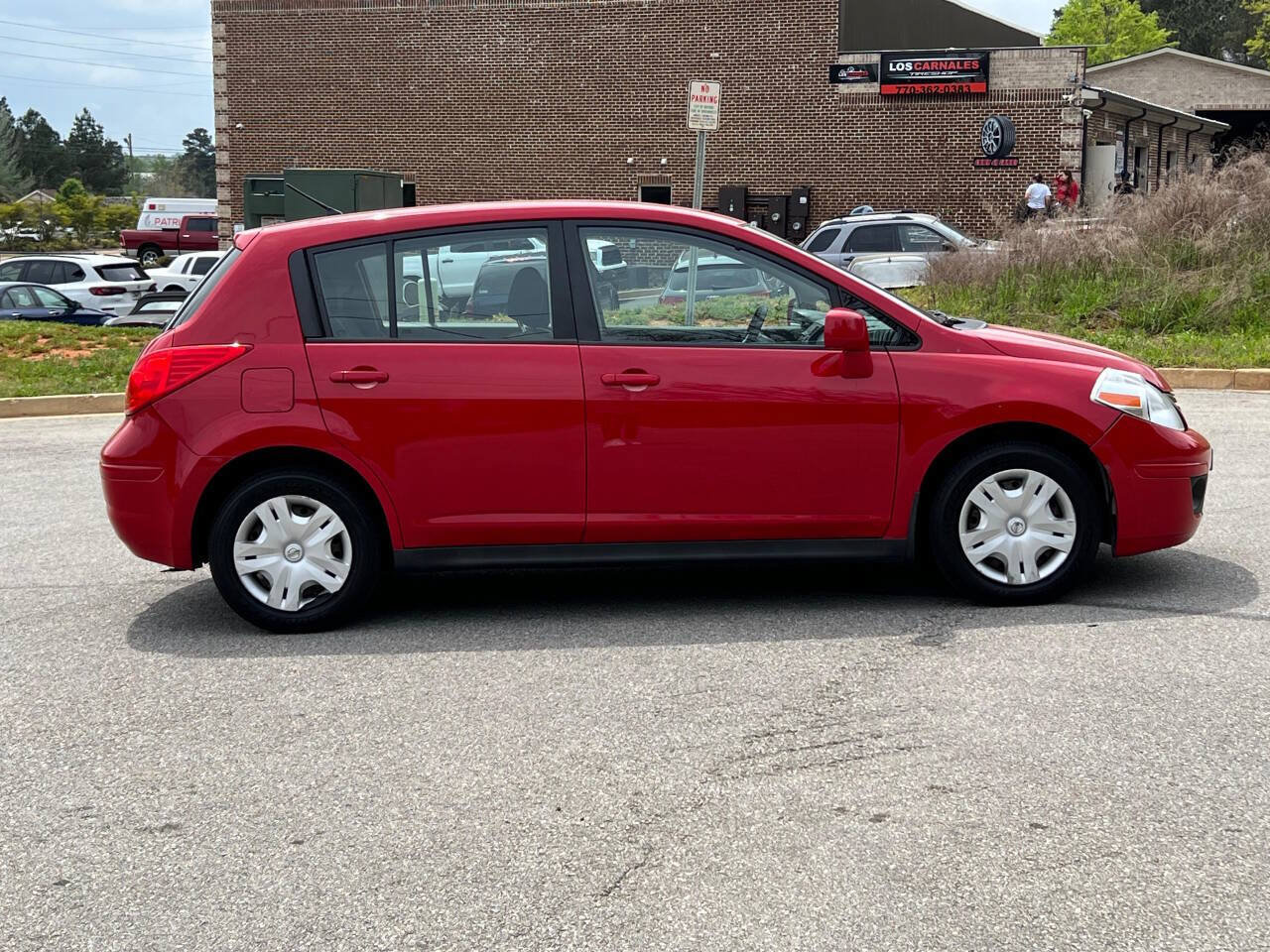 Used 2011 Nissan Versa 1.8 S w/ Plus Pkg FWD image 4