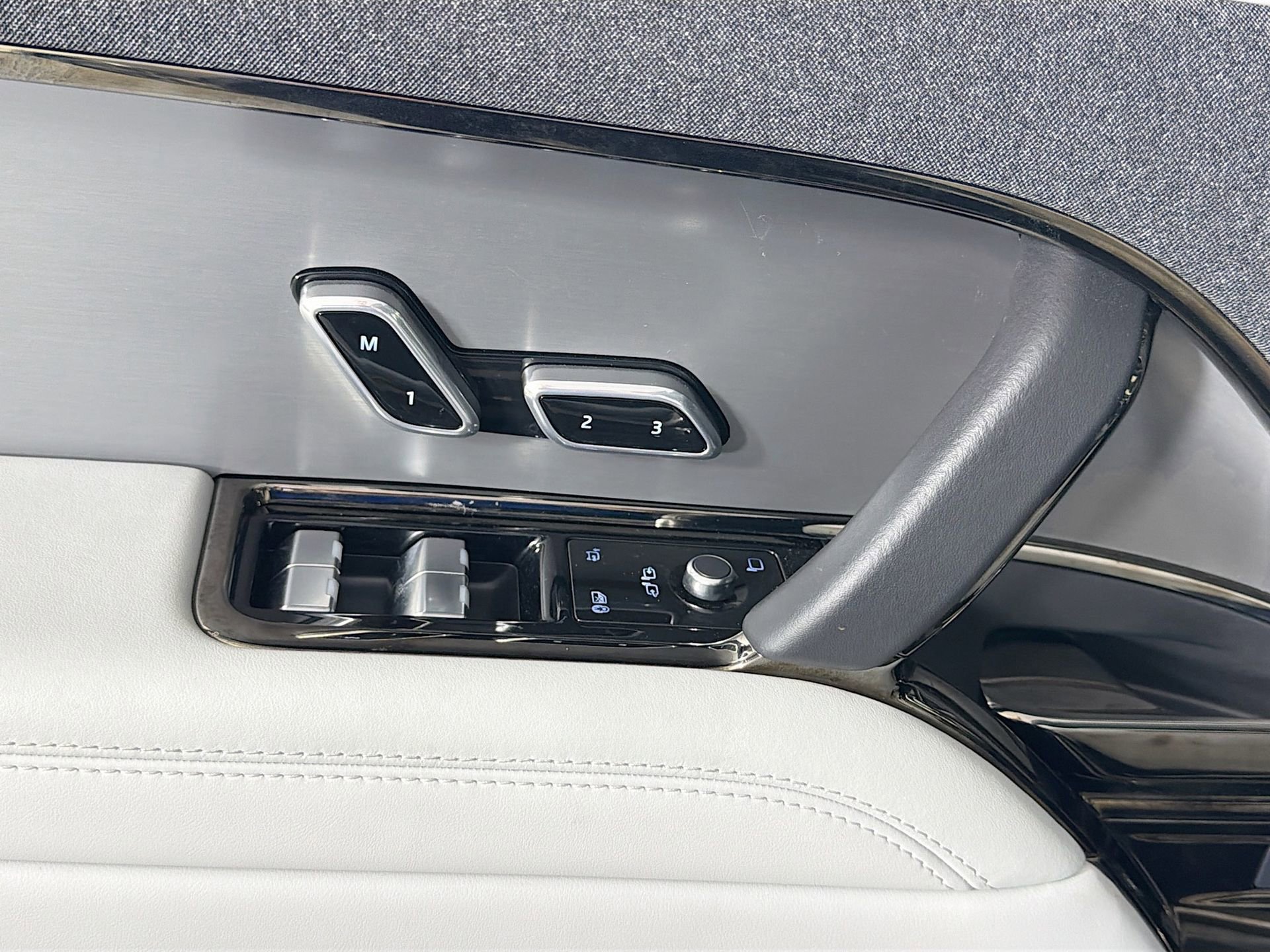 Certified 2024 Land Rover Range Rover Sport SE image 19