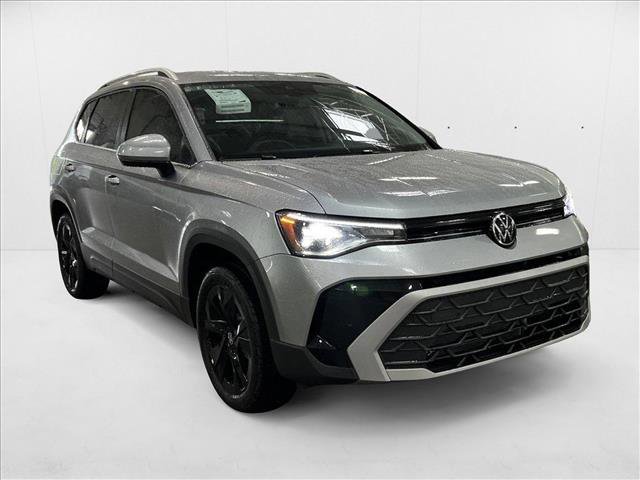 New 2025 Volkswagen Taos SE image 3
