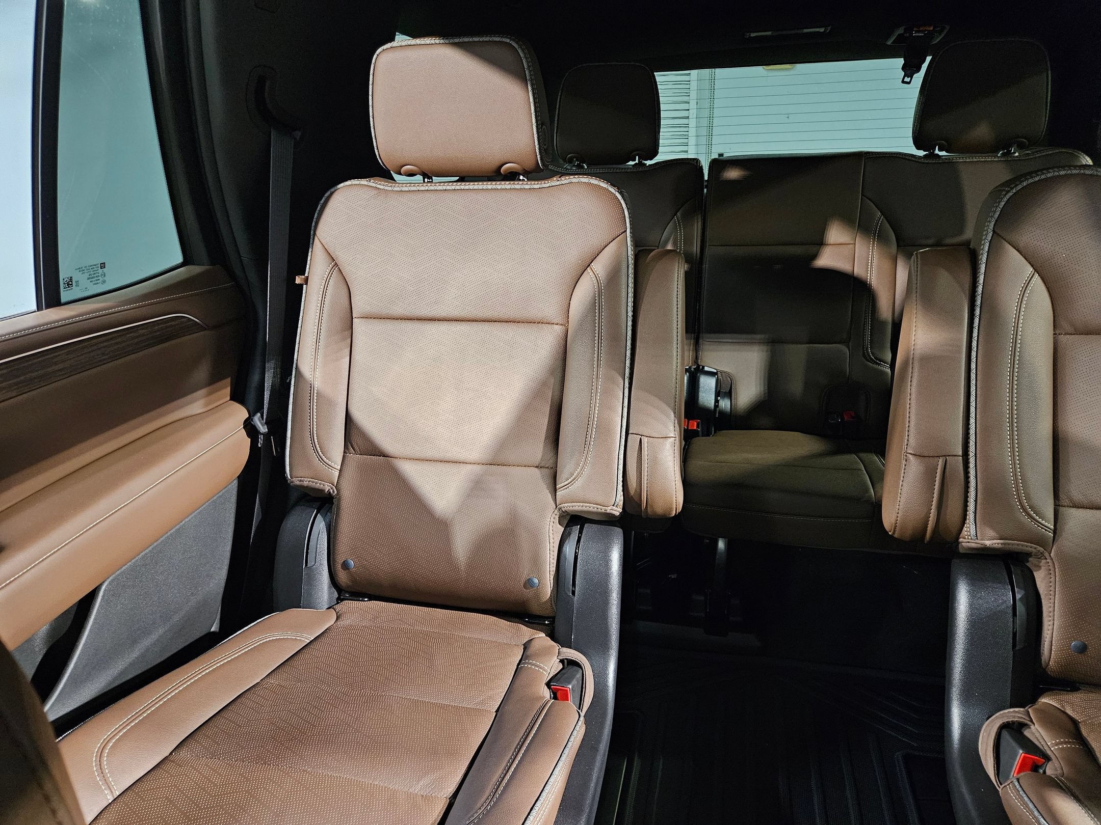 Used 2024 Chevrolet Tahoe High Country AWD/4WD image 12
