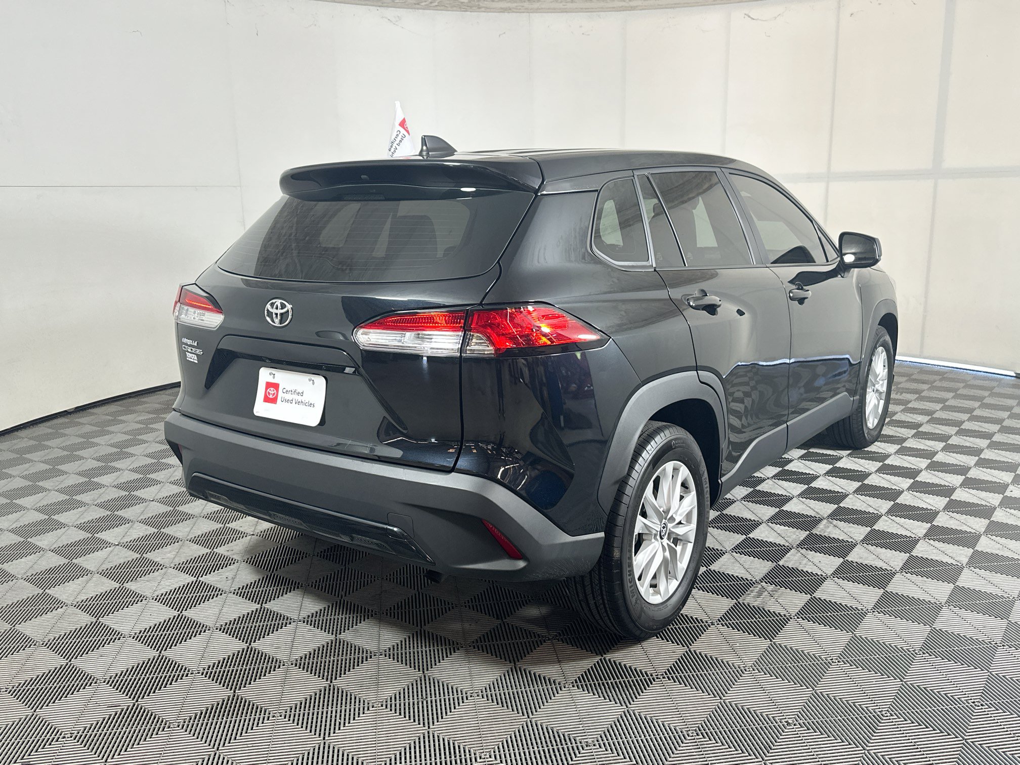 Used 2025 Toyota Corolla Cross L FWD image 3