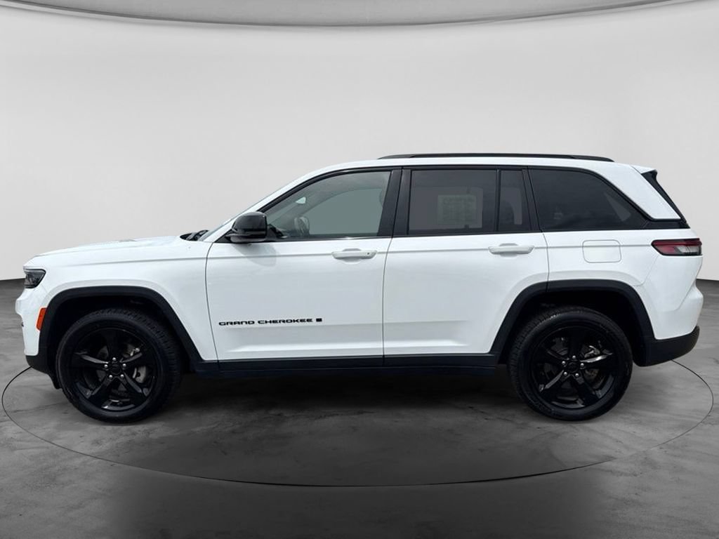 Used 2023 Jeep Grand Cherokee Altitude AWD/4WD image 7