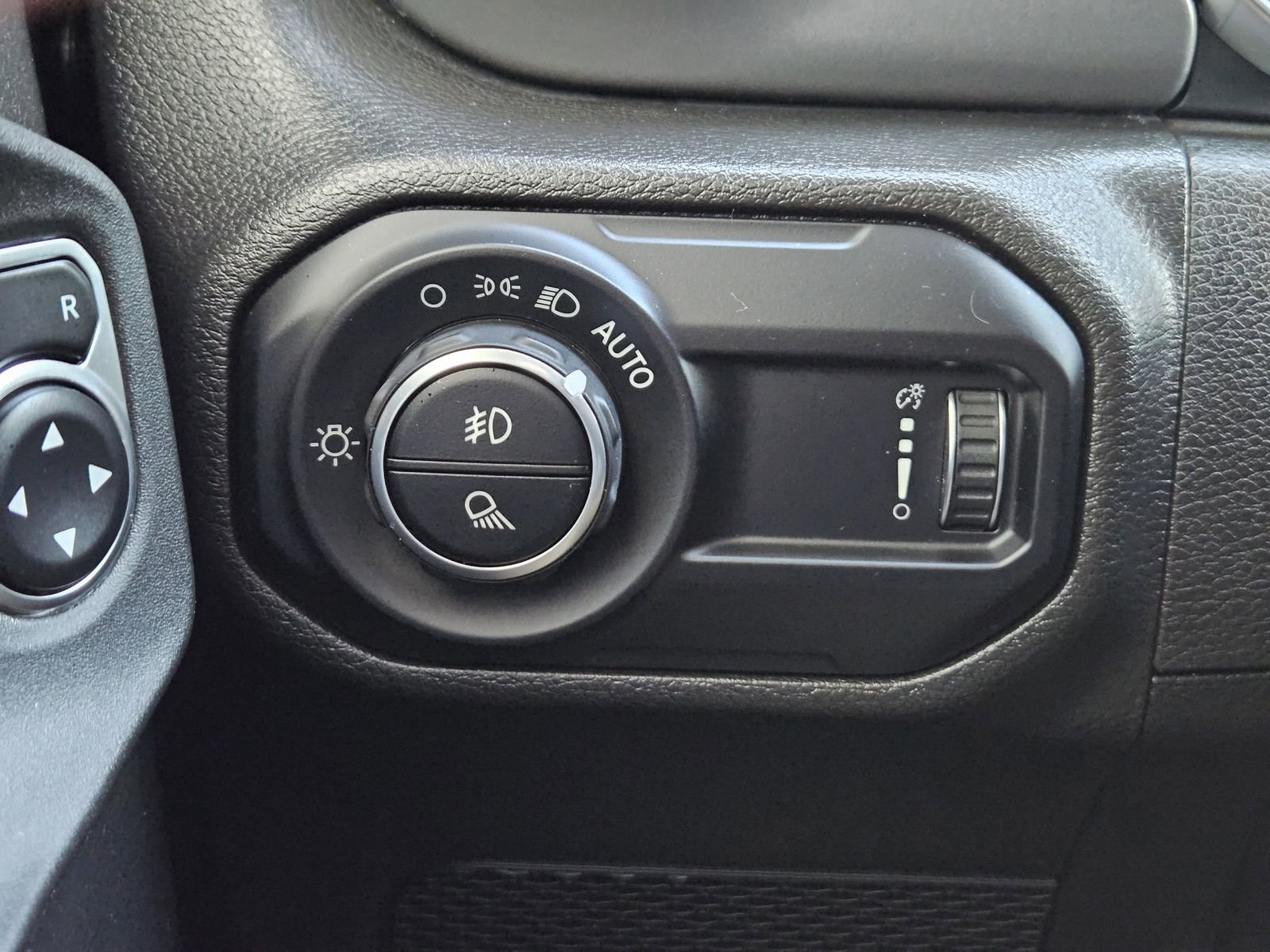 Used 2023 Jeep Gladiator Sport image 24